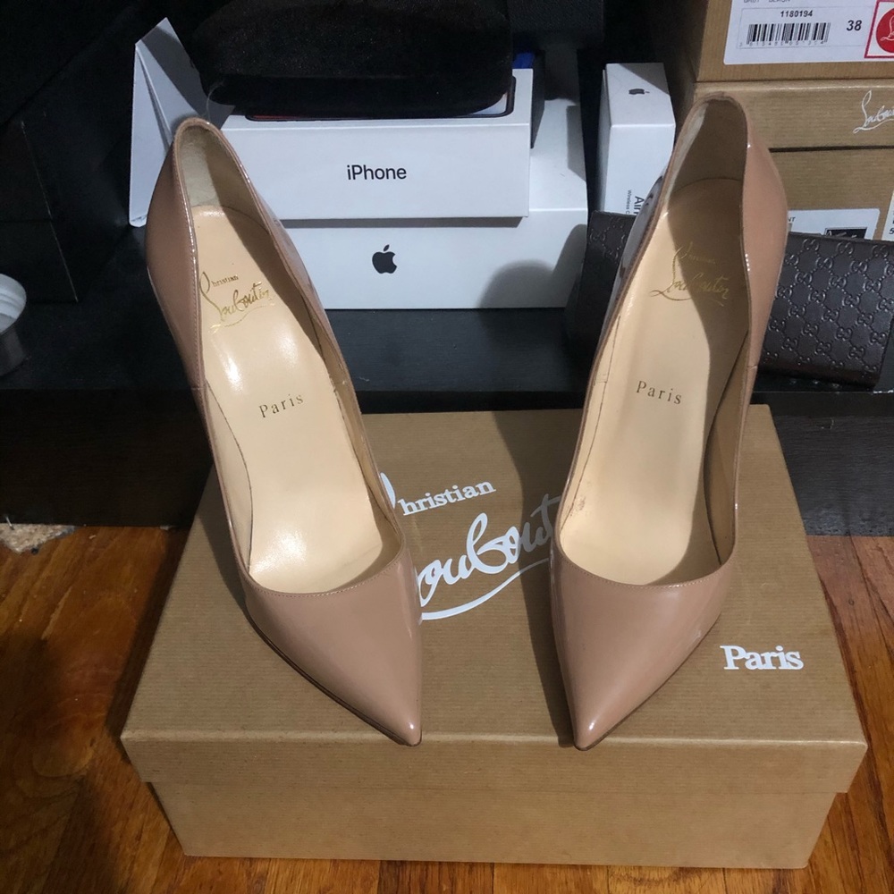 Christian Louboutin - So Kate pumps